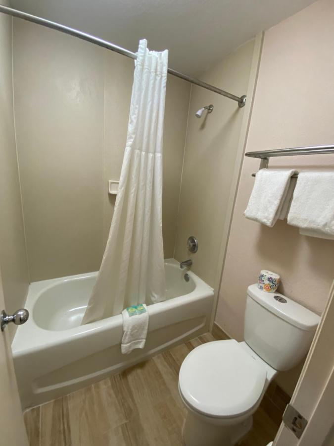 Regency Inn Fern Park Extérieur photo