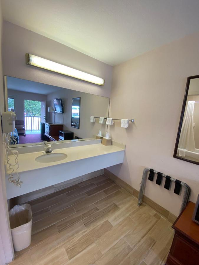 Regency Inn Fern Park Extérieur photo