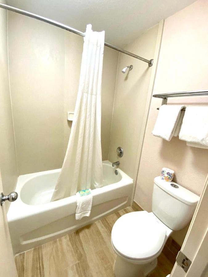 Regency Inn Fern Park Extérieur photo