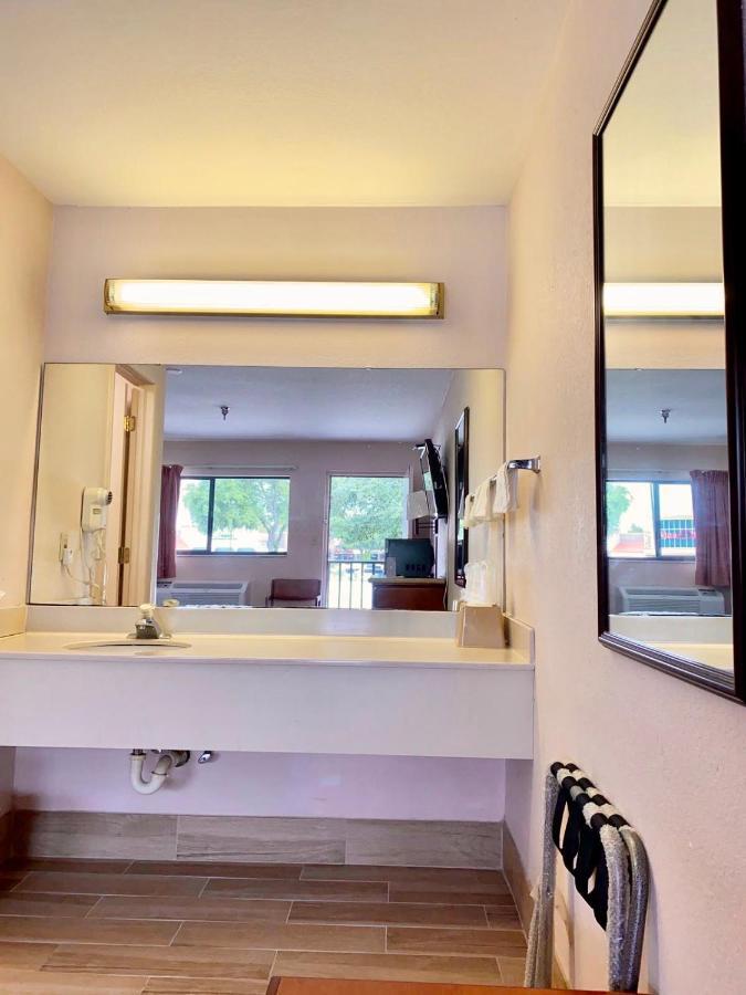 Regency Inn Fern Park Extérieur photo